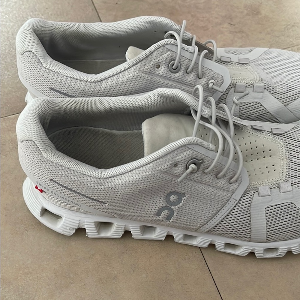 On Running White Athletic Shoes with Cushioned Sole - Picture 4 of 4